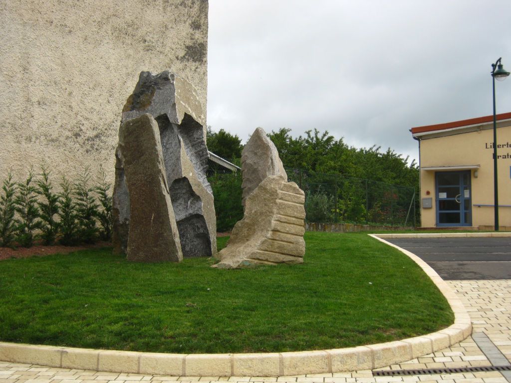 A l’écoute, Les Menhirs de l’Europe, Granit et Pierre Bleue, 300x340x300, Launstroff