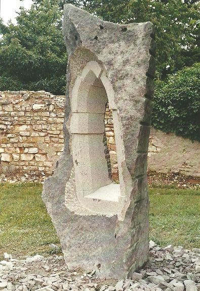 Passage, Granit de Compeix, 110x65x230, St. Maur